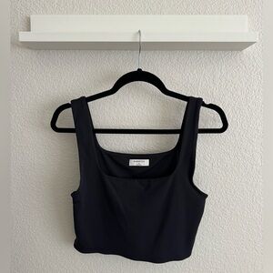 Aritiza Contour Squareneck Crop Tank / color: black / size : medium